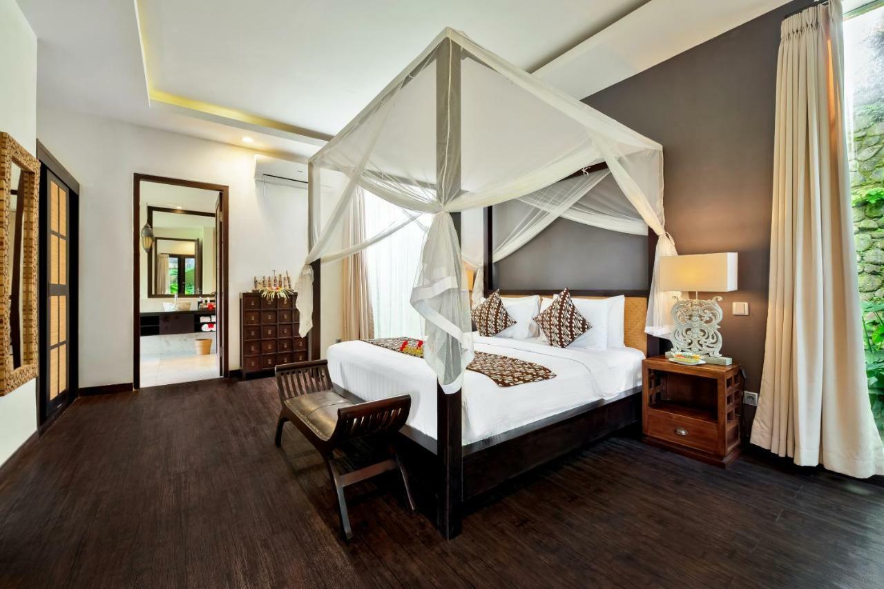 Seven-Bedroom Villa Private Pool