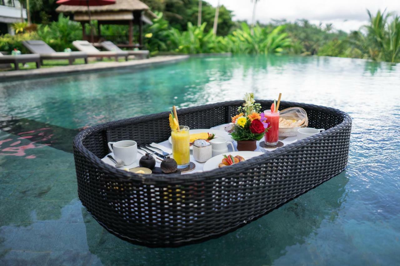 Seven-Bedroom Villa Private Pool