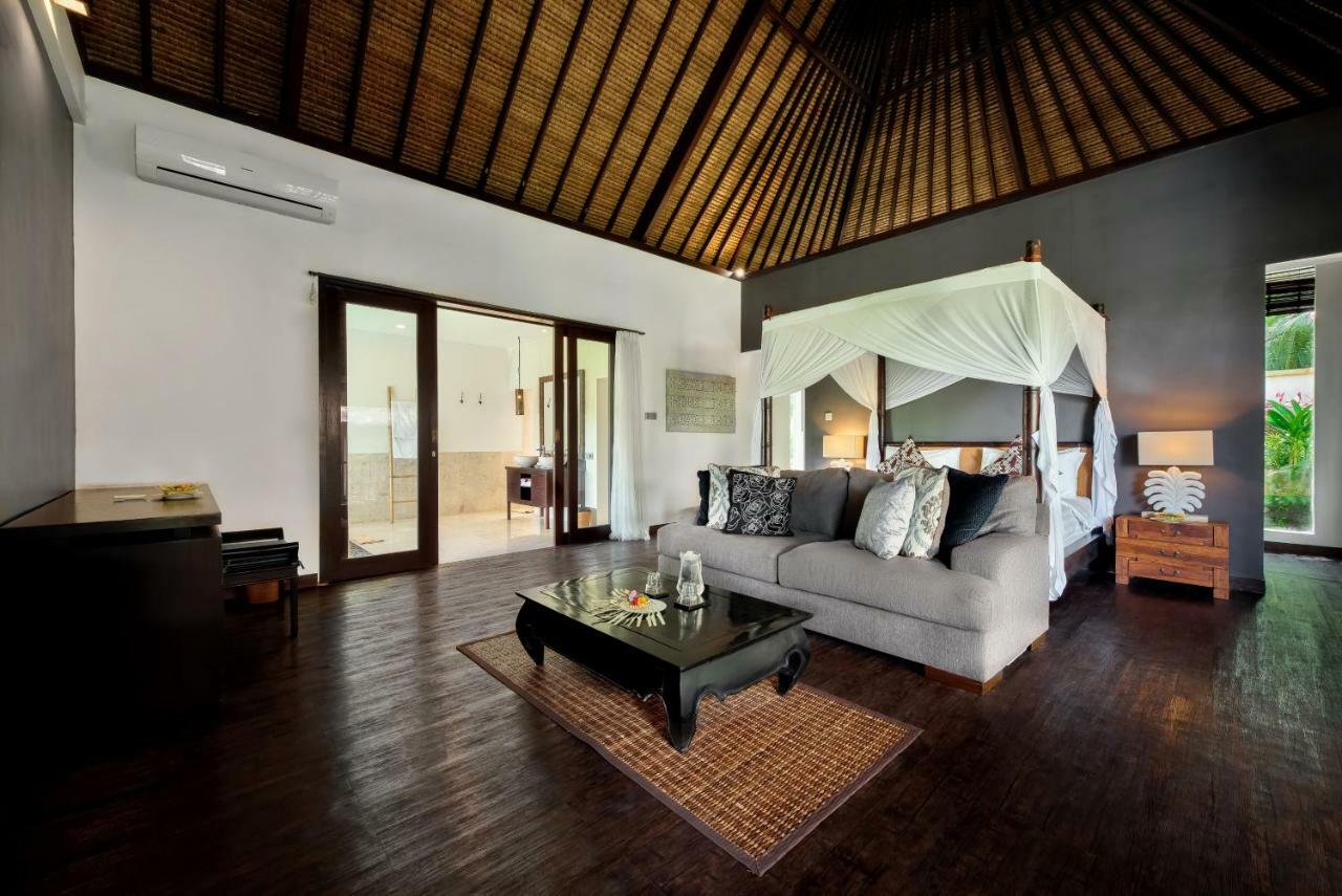Seven-Bedroom Villa Private Pool