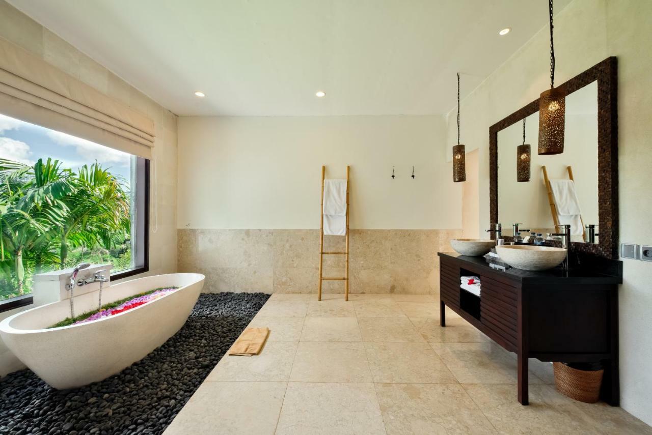 Seven-Bedroom Villa Private Pool