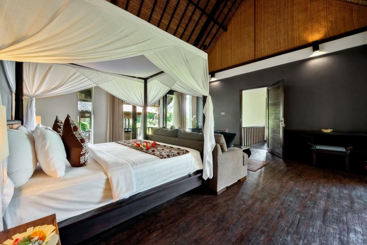 Seven-Bedroom Villa Private Pool