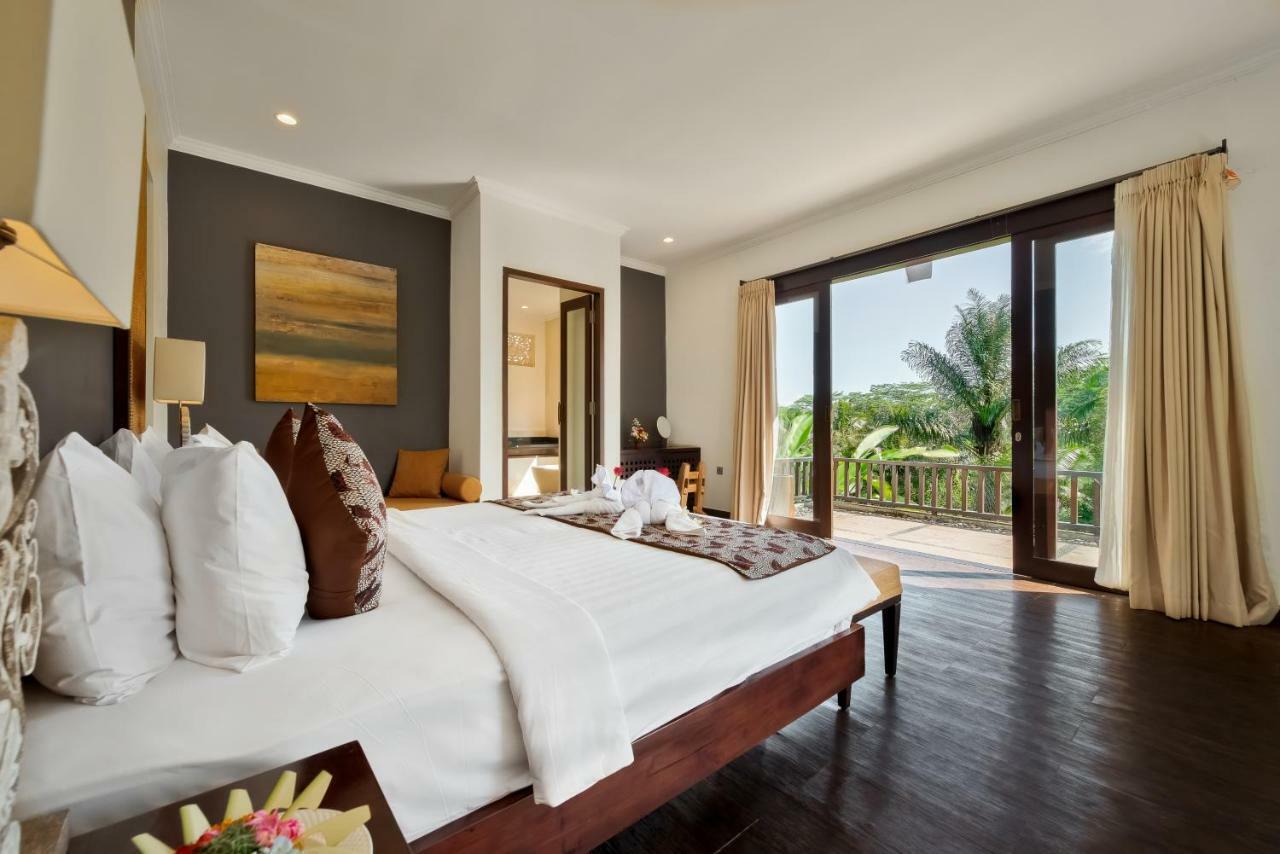 Seven-Bedroom Villa Private Pool