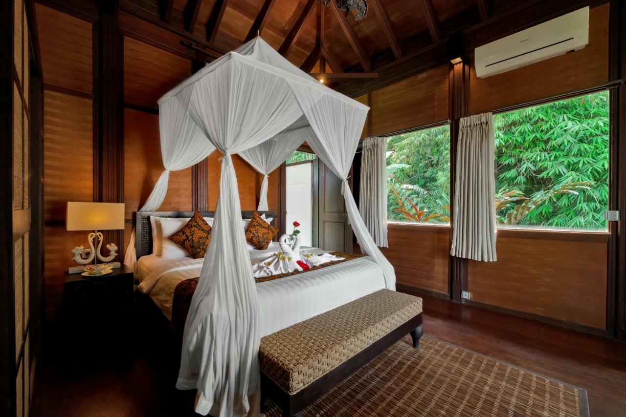 Seven-Bedroom Villa Private Pool