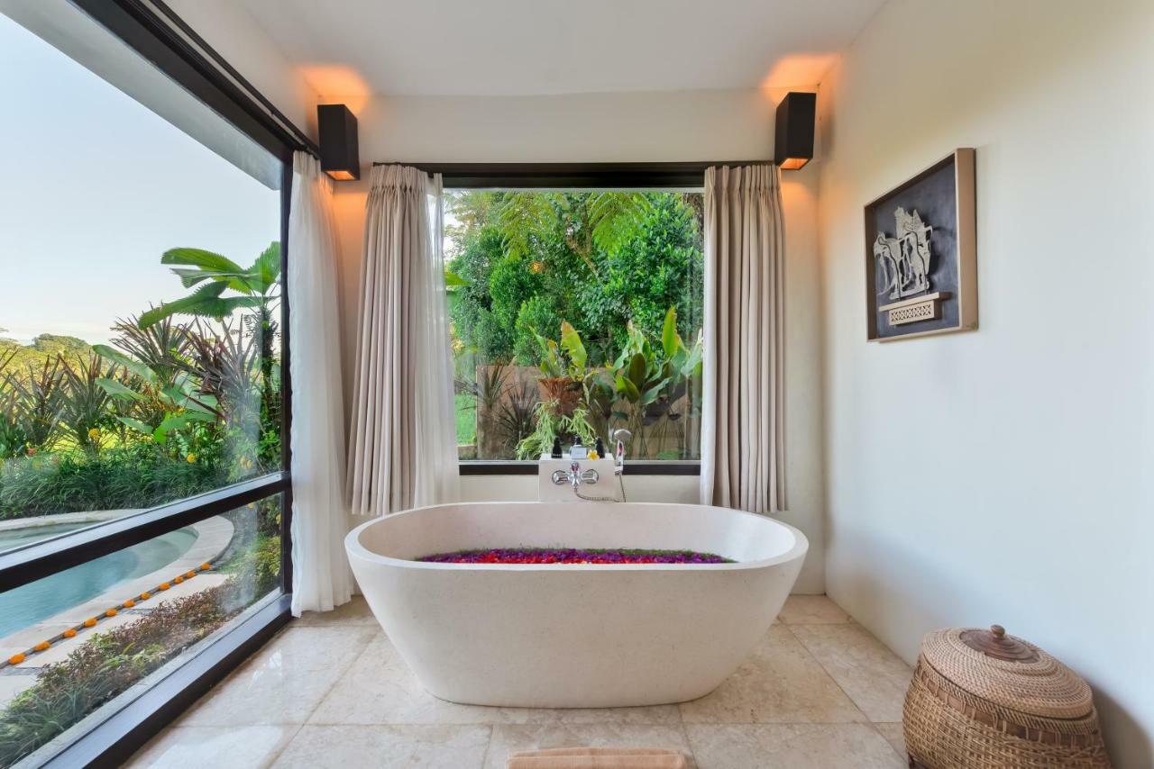 Seven-Bedroom Villa Private Pool
