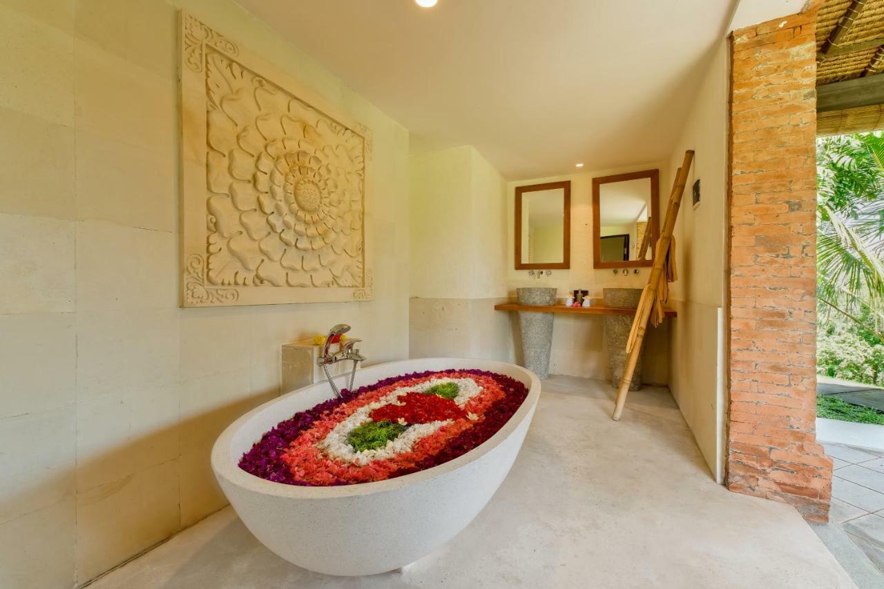 Seven-Bedroom Villa Private Pool