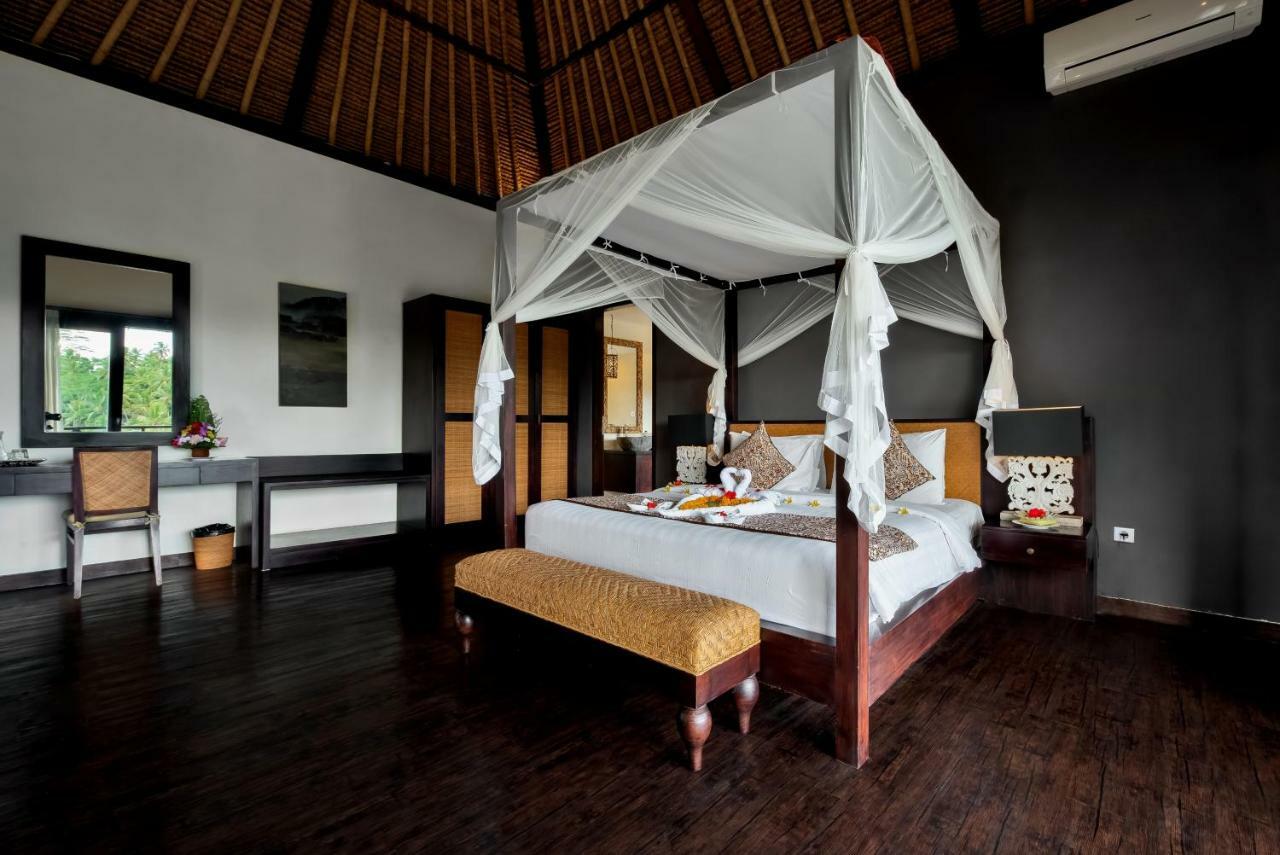 Seven-Bedroom Villa Private Pool