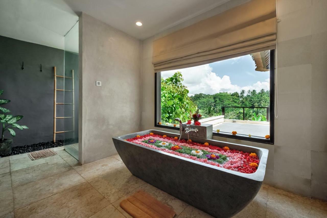 Seven-Bedroom Villa Private Pool