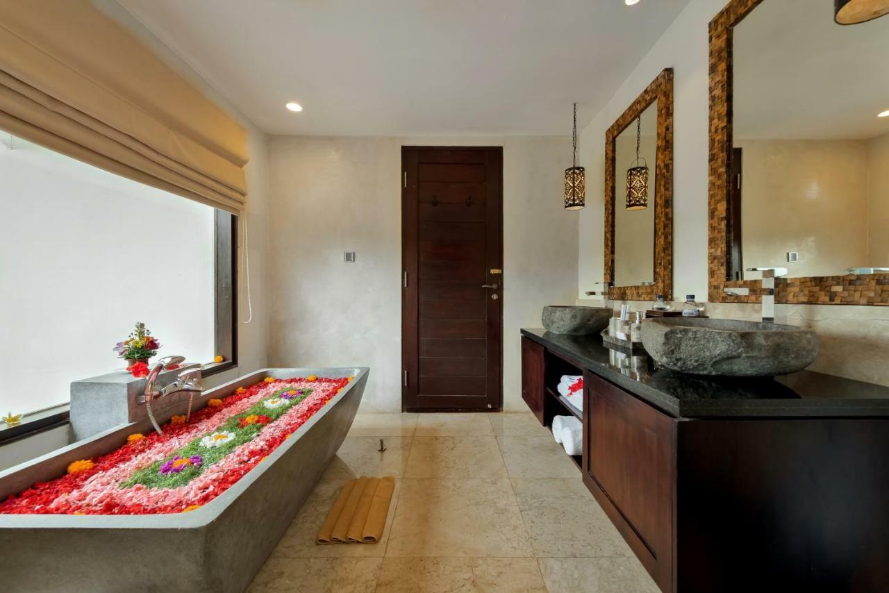 Seven-Bedroom Villa Private Pool