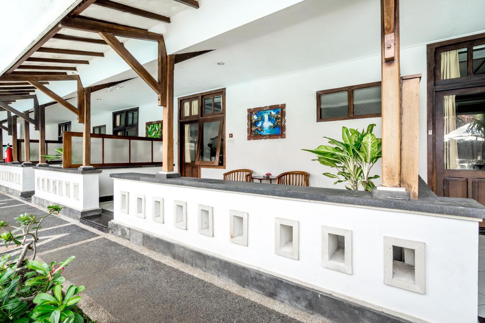 Deluxe Double or Twin Room with Pool View