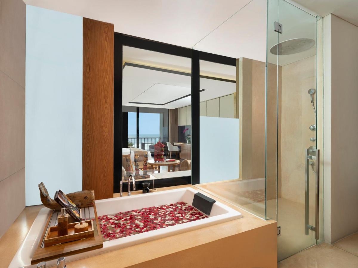 Seminyak Ocean King Suite Balcony