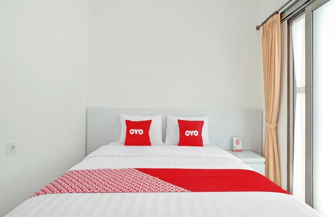 Oyo 90525 White Guesthouse-1