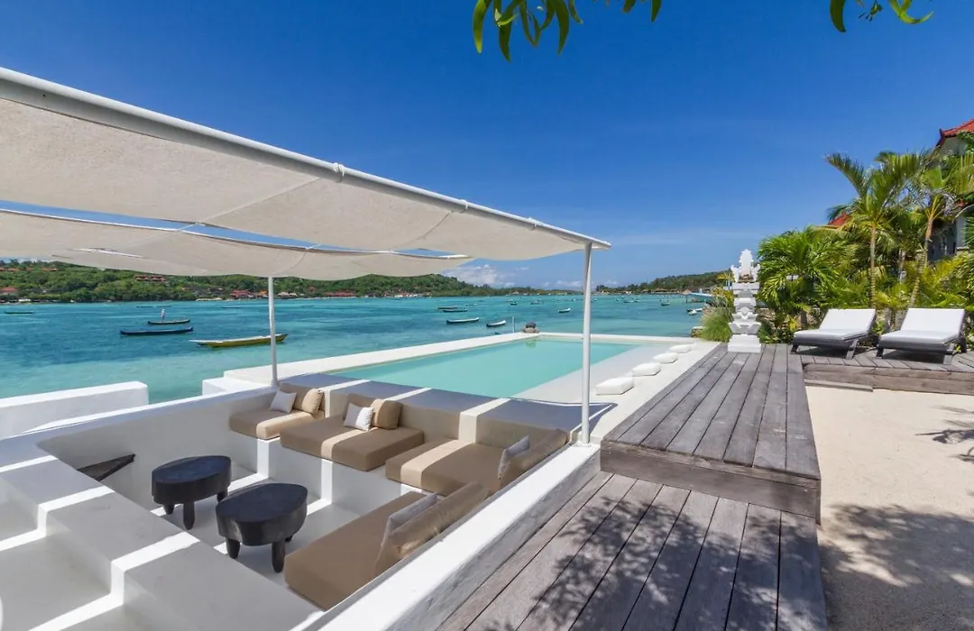Villa Lagoon - Elegant & Absolute Beachfront In Nusa Ceningan-1