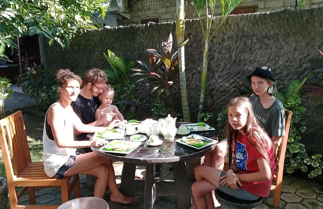 Van Santri Homestay Pemuteran-1