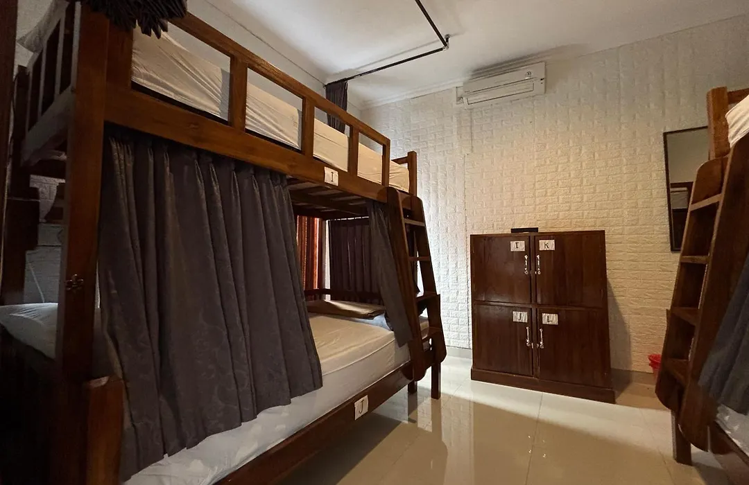 Suwardika Homestay & Dormitory-1