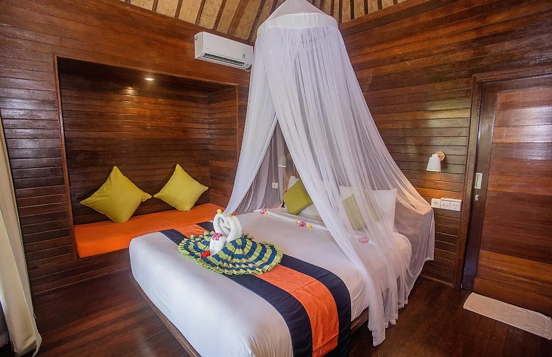 Samanta Huts-1
