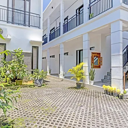 Oyo 90525 White Guesthouse-3