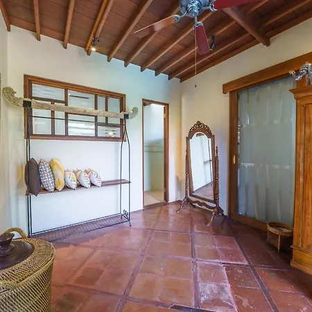 Villa Santhi - Beautiful Villa With Large Pool In Seminyak-3