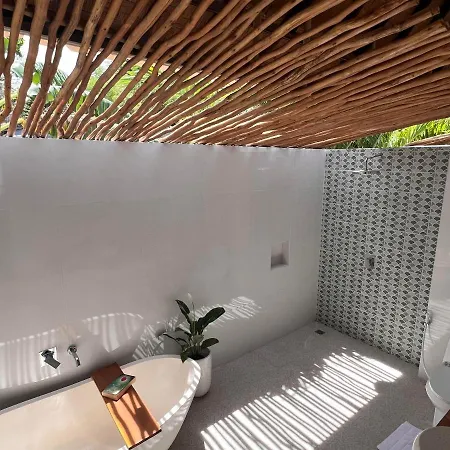 Mista Ceningan'S Beach Bungalows-3