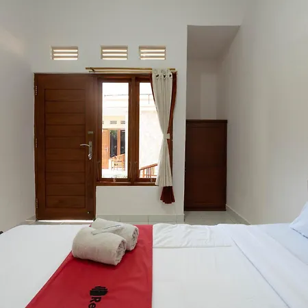 Reddoorz Near Buleleng Harbour 2-3