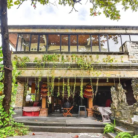 Super Oyo Townhouse Oak Maxi Hotel Legian-2