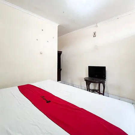 Reddoorz At Mahendra Beach Inn Kuta-2