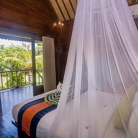 Samanta Huts-3