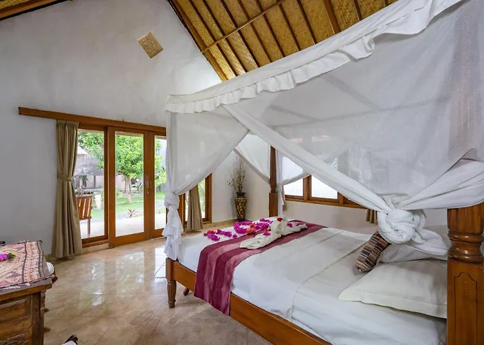 Nusa Lembongan (Bali) hotels near Blue Corner