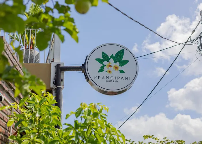 Frangipani House And Spa By Ecommerceloka Canggu 