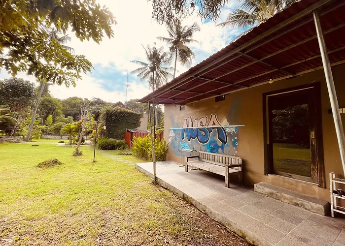Apit Lawang Villas & Resto Batununggul