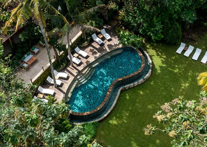 Nusa Penida hotels near Pura Puncak Mundi