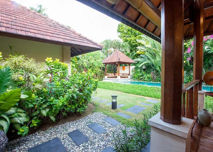 Spacious 4BR Private Estate w-Big Garden&Pool Central Seminyak