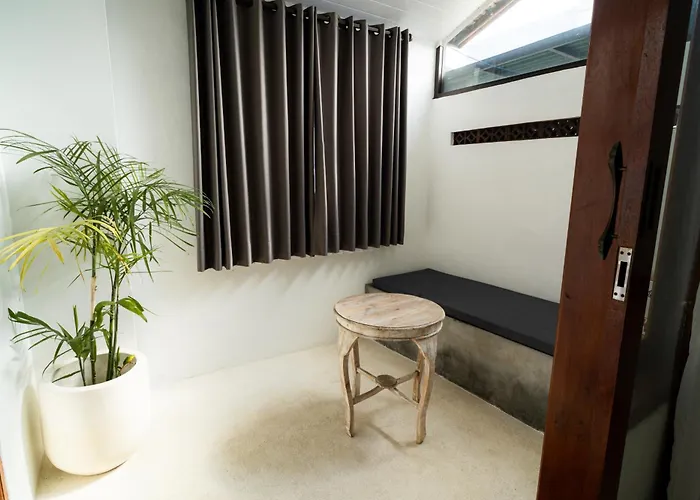Jj Stay And Surf Batu Bolong Canggu 