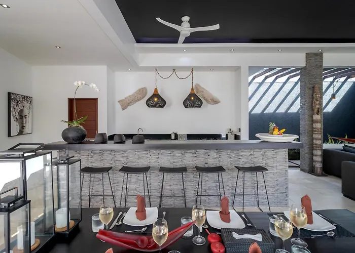 Gorgeous Tropical 3 Bed Pool Villa, 24Hr Security Seminyak 
