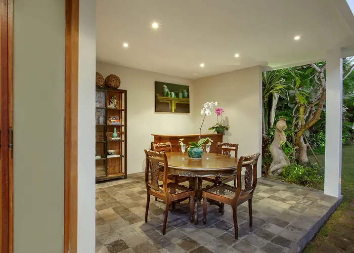 Room & Vespa 3 - Relaxing Stay Center Seminyak