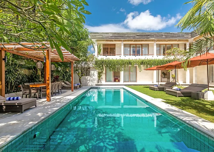 Villa Seriska Jimbaran - Spacious 5Br Private Pool Villa With Private Cook, Spa & Tour