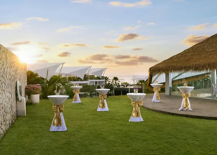 Jimbaran (Bali) hotels near Circus Waterpark Bali