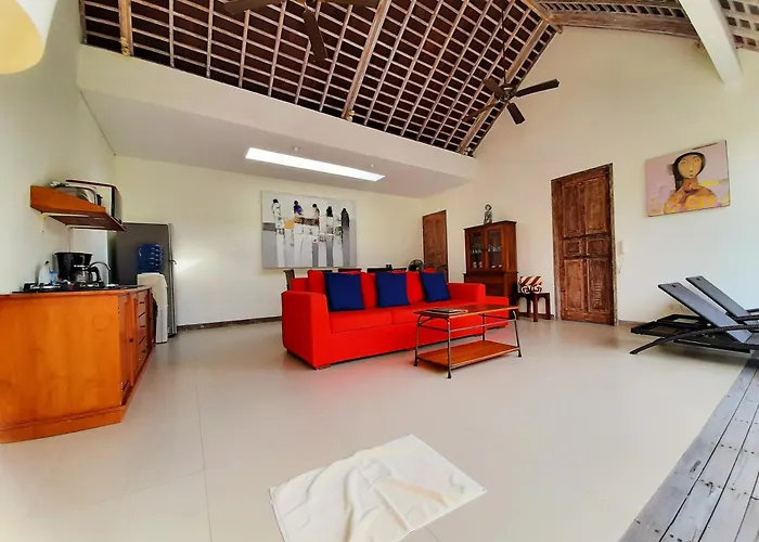 Villa The Decks Bali Legian mit Pool