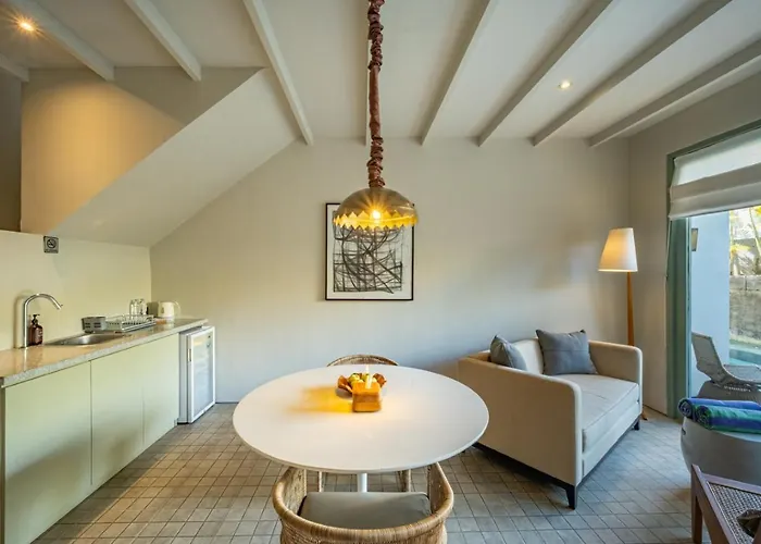 Studio O - Two-Floor Studio, Walk To The Beach Seminyak 