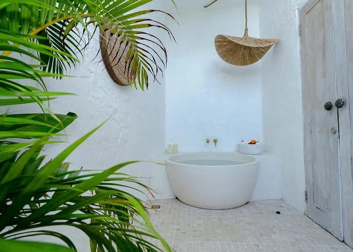 Uluwatu (Bali) hotels near New Kuta Golf