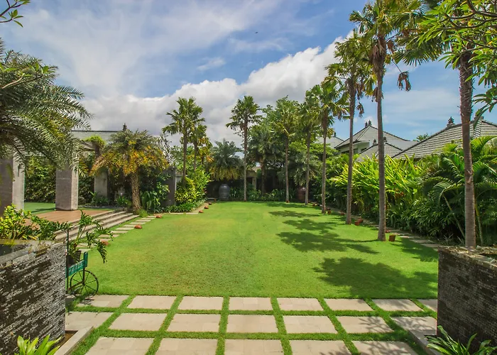 Legian (Bali) hotels near Bintang Supermarket