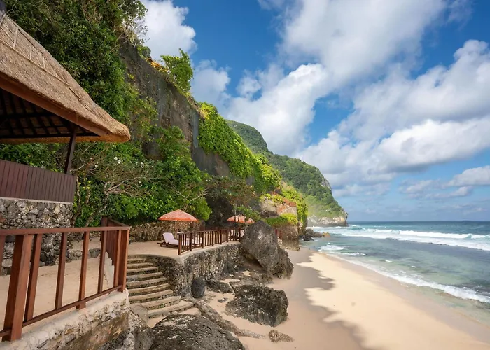 Uluwatu (Bali) hotels near Dreamland beach