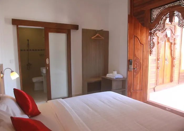 Nusa Lembongan (Bali) hotels near Lebaoh Beach