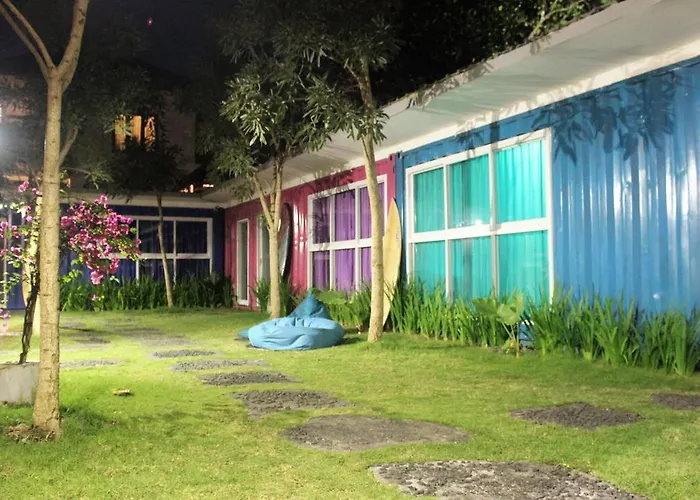 Kubu Container Hostel Uluwatu 