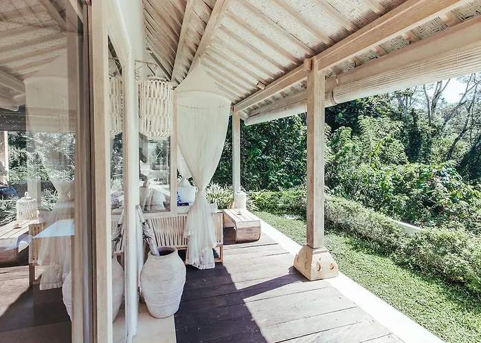 Villa Cloud Nine Estate Ubud mit Pool