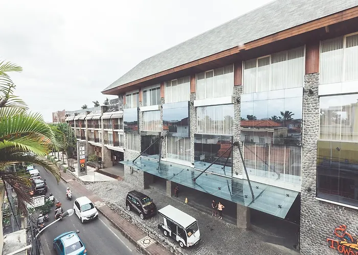 Hotel La Costa Central Seminyak 