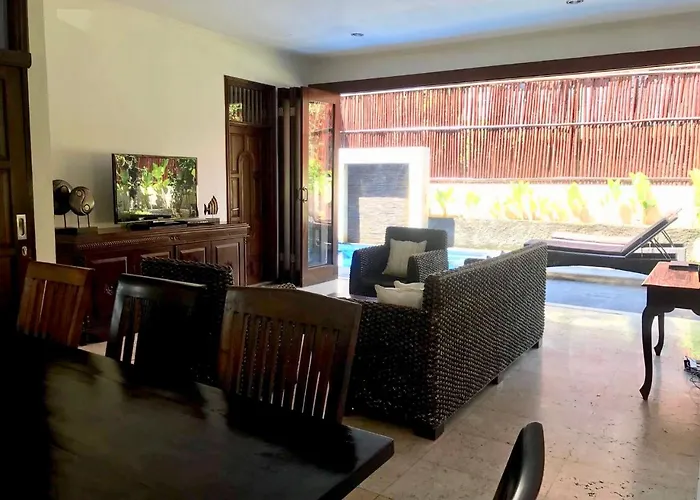 Kuta Holiday Villas