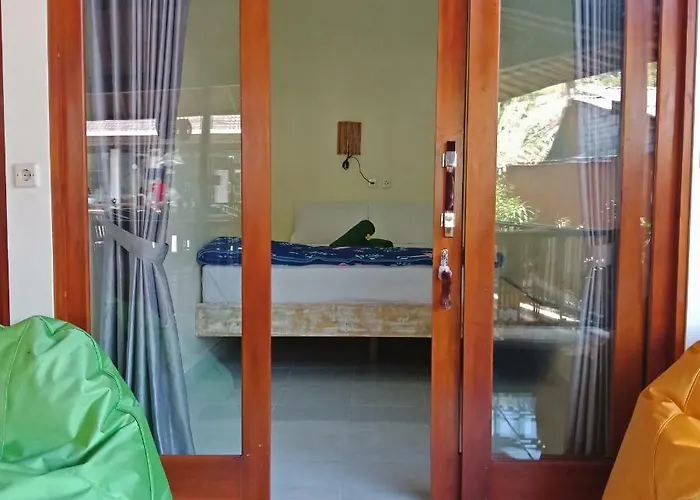 Pet friendly Backpackers Home Amed