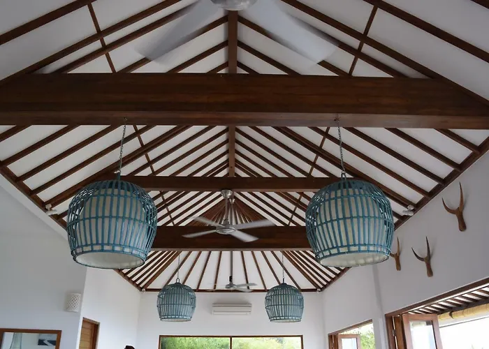 Villa Putih Lovina mit Pool