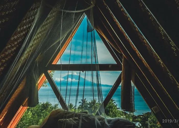 Pet friendly Denbencingah - Stylish Triangle Across The Beach Hotel Toyapakeh